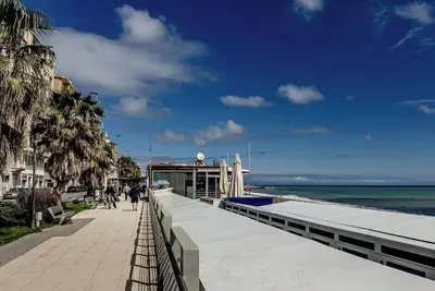 Image de [Sea Side] Plage à 2 min • WiFi gratuit • Smart Tv