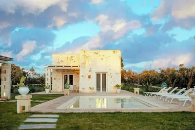 Image de Villa avec trullo et piscine près d'Ostuni