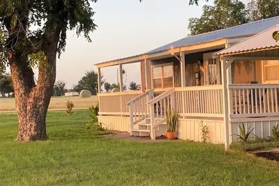 Image de Mom's Place - 1 bedroom cabin with Ac/Heat. 1 1/2 miles from downtown DeLeon, Tx