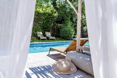 Image de Loft moderne avec piscine près de Lourmarin