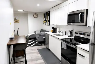 Image de Stylishly furnished 2 bedroom suite near Yyc Airport