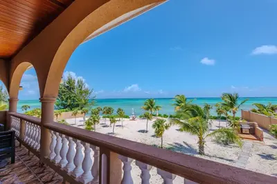Image de Golden Pelican – Ocean Front Upper Level Suite on North Caicos