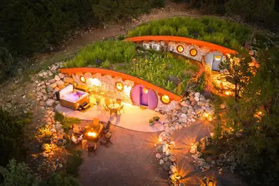 Image de The Hobbit Home / Hot Tub / 2 Saunas / 2 Fire Pits