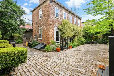 Image de 18th Century Charleston | Church St Kitchen House