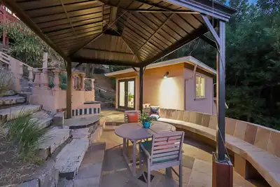 Image de Gorgeous Cottage In Cupertino Hills - Views of Ridge Winery- 1 Bedr + 1 Bath