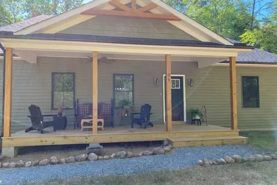 Image de Serene Gated Getaway Comfortable Spacious 3br/2ba Ranch Private Lake Access