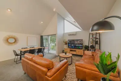 Image de Modern Comfort in Central Christchurch