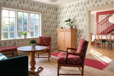 Image de Cabane en bois au bord d'un magnifique lac près de Vättern