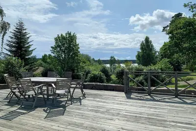 Image de Maison au bord du lac avec sauna et ponton près du lac Vättern