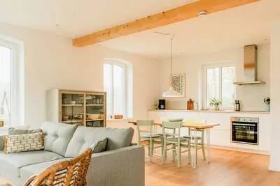 Image de Appartement de vacances lumineux dans un domaine avec vue sur la nature