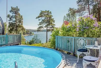 Image de Idylle en bord de mer sur l'archipel avec piscine