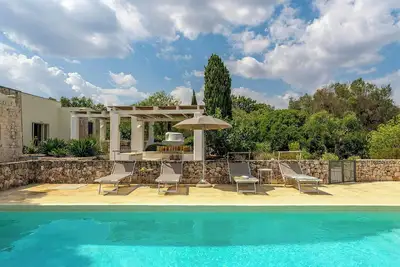 Image de Villa méditerranéenne avec piscine et sauna à Ostuni