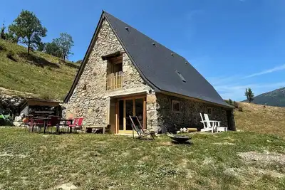 Image de Grange déconnectée près du ruisseau
