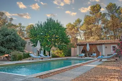 Image de Mas provençal avec piscine chauffée à Barbentane