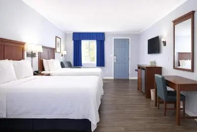 Image de Double Room, two double beds, Non-Smoking