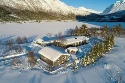 Image de Lodge au bord d'un lac avec pêche