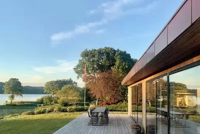 Image de Villa élégante des années 70 avec vue sur la forêt et le lac à Ry