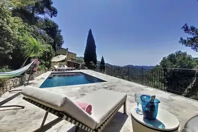 Image de Villa méditerranéenne dans les collines niçoises