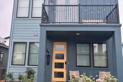 New 3br 2. 5Bath Indigo Home With Private Balcony!