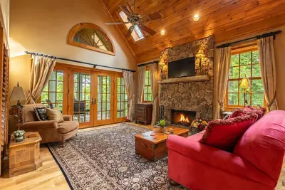 Image de Luxury Lake Santeetlah Mountain Cottage