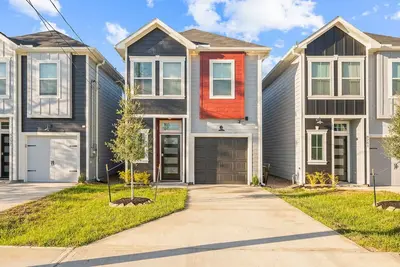 Image de New Built Home. Closed to Nrg and Houston Downtown.
