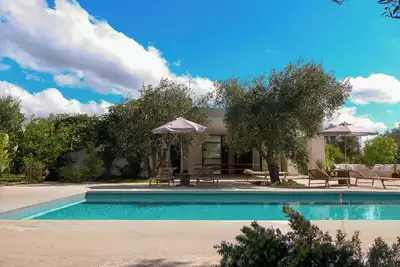 Image de Villa méditerranéenne avec piscine près d'Ostuni