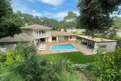 Image de Villa contemporaine avec piscine près du Moulleau