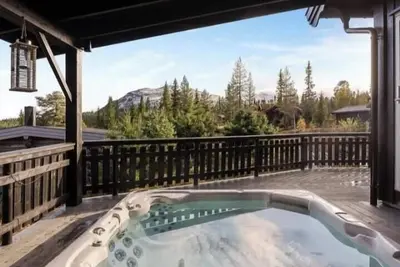 Image de Chalet avec accès direct aux pistes de ski et jacuzzi à Fageråsen