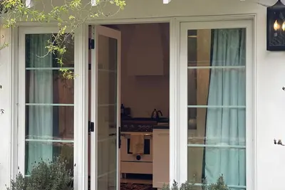 Image de Charming Luxury Studio Cottage in Lovely Ballard with all amenities