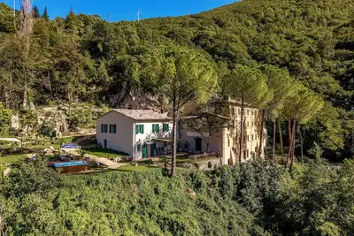Image de Villa avec spa dans une grotte dans la vallée du Menotre