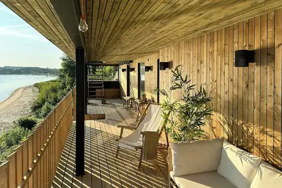 Image de Petite maison de plage avec vue sur la mer et le détroit du Lillebælt