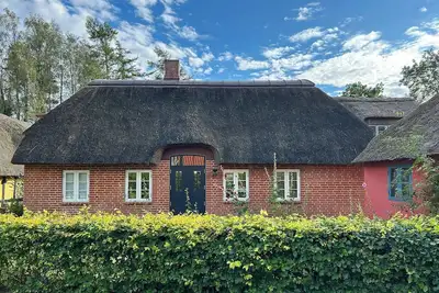 Image de Maison idyllique au bord du lac Mossø avec cour intérieure