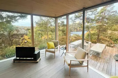 Image de Cabine d'architecte avec vue sur le fjord