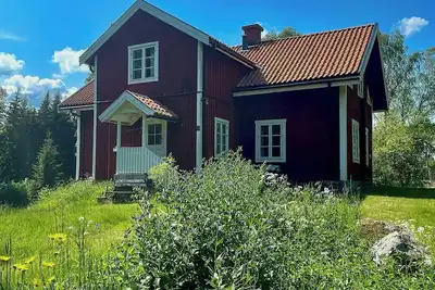 Image de Authentique ferme isolée datant de 1840 avec lac dans le Småland