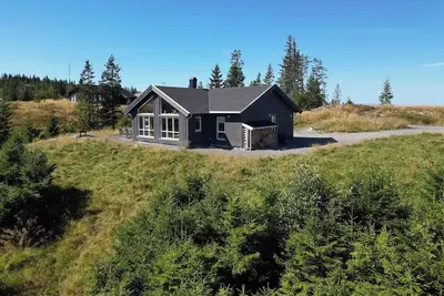 Image de Chalet moderne avec vue sur la piste de ski à Hadeland