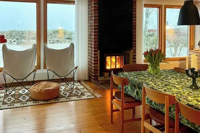 Image de Chalet moderne avec vue sur la mer près de la plage d'Ugglarpsstrand