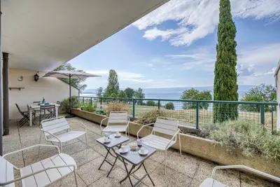 Image de Appartement d'art au bord du lac Léman