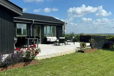 Image de Maison de vacances avec bain sauvage et vue sur l'eau