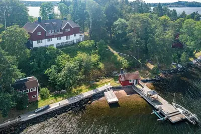 Image de Grande maison dans l'archipel avec sauna et ponton à Vaxholm