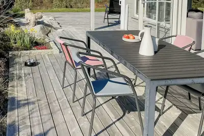 Image de Une cabane familiale accueillante au cœur d'un paysage insulaire