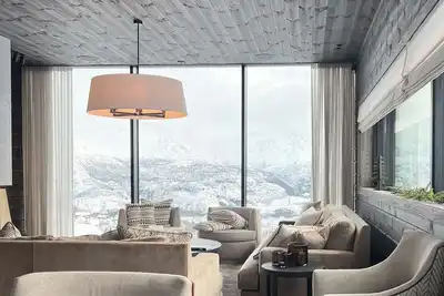 Image de Chalet unique avec spa et accès skis aux pieds