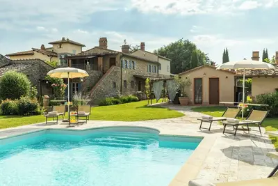 Image de Hameau privé avec piscine à 5 km d'Arezzo