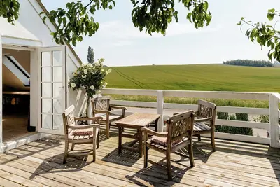 Image de Ancienne maison de campagne avec vue sur les champs