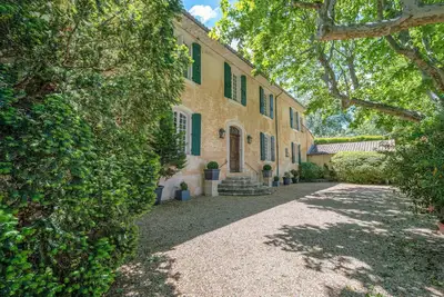 Image de Bastide du 18ème siècle avec piscine chauffée en Provence