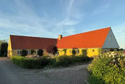 Image de Maison de campagne située dans une zone naturelle classée, avec vue sur la mer