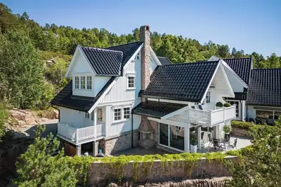 Image de Maison de vacances avec plusieurs terrasses à Holmsbu