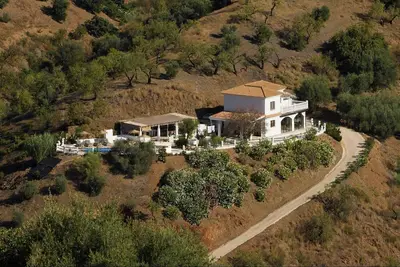 Image de Villa au milieu des oliveraies dans l'Axarquia