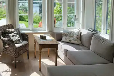 Image de Chalet paisible au bord du lac avec accès à la plage