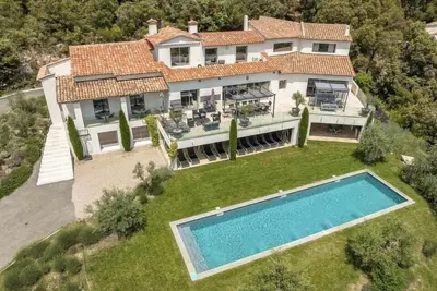 Image de Villa méditerranéenne avec vue sur la Côte d'Azur