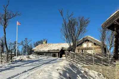 Image de Grand chalet en bois et chalet de ski près de Dagali